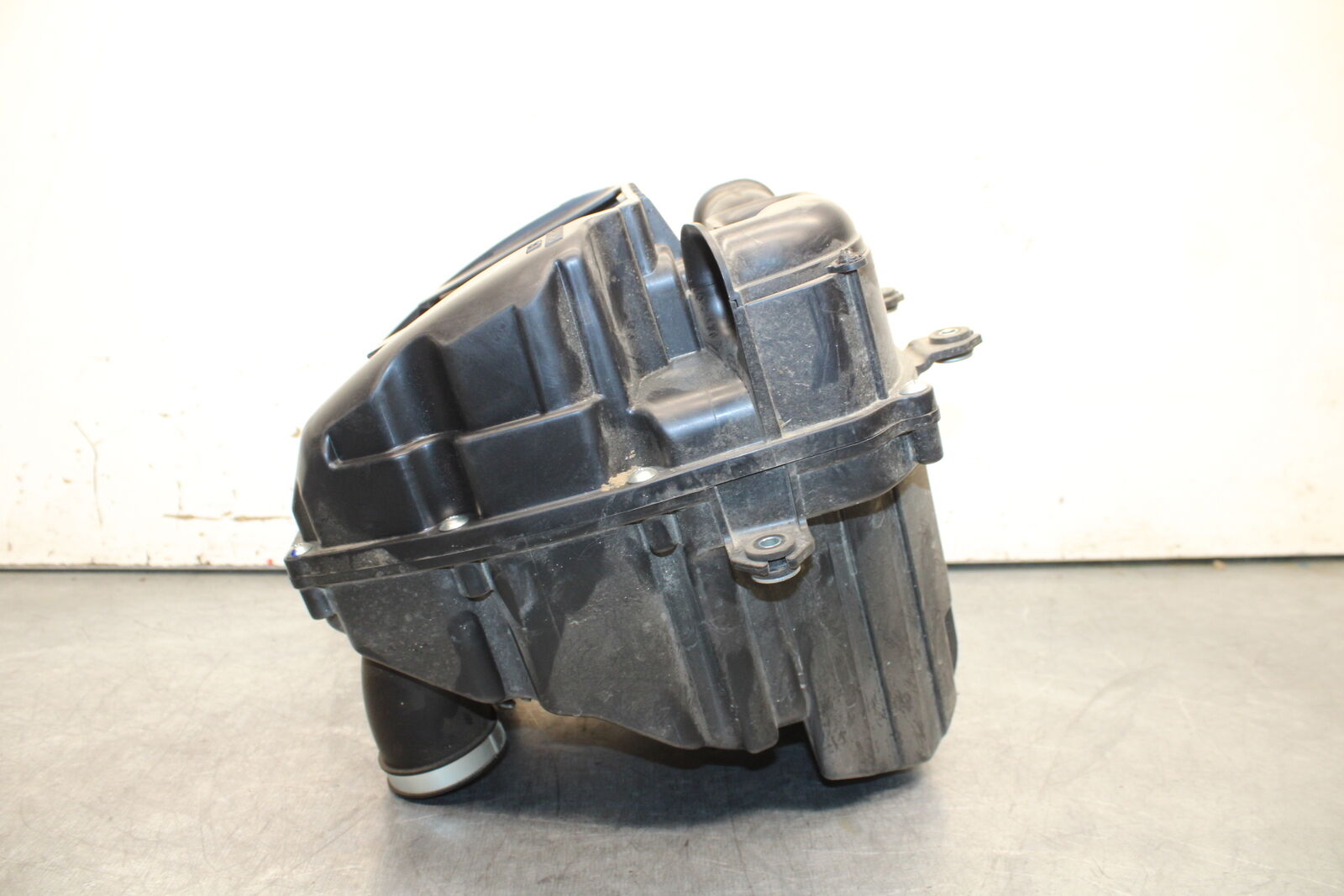 22-24 YAMAHA XSR900 AIRBOX AIR INTAKE FILTER BOX BB710