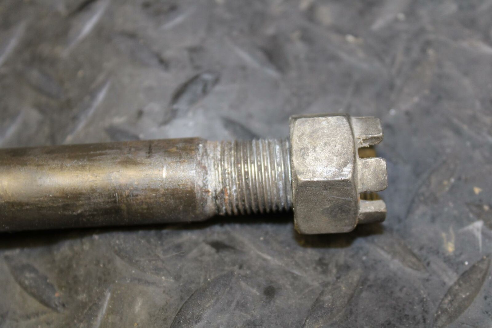 03-08 KAWASAKI VULCAN 1600 REAR AXLE BACK WHEEL RIM PIVOT BOLT AXEL BB193