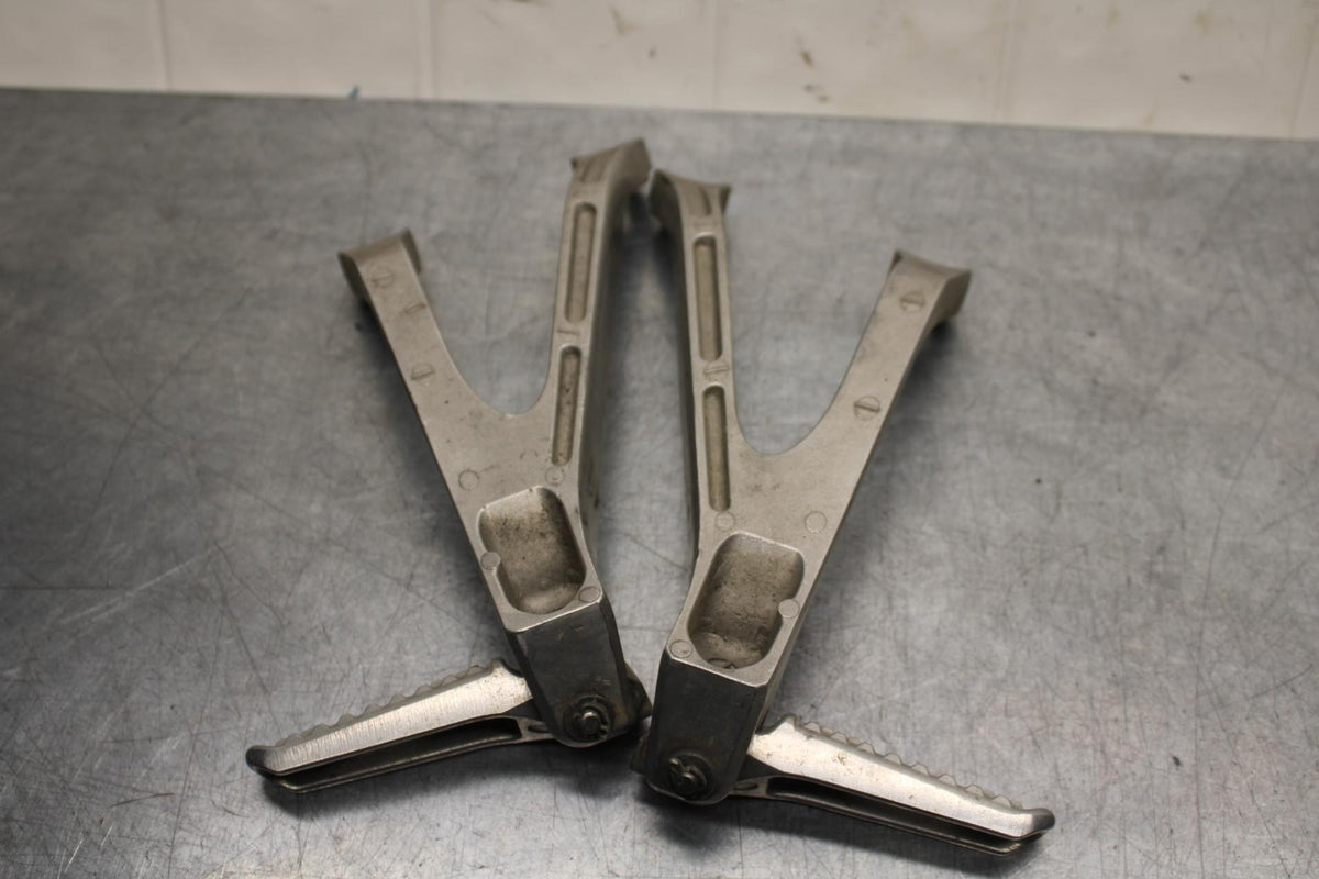 2008 Honda CBR1000RR RIGHT LEFT PASSENGER FOOTPEGS PAIR BB579