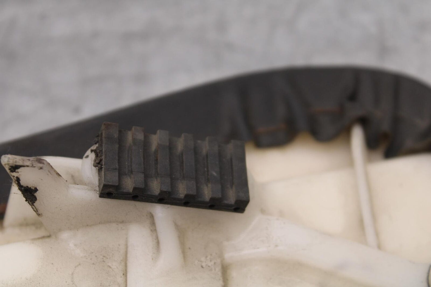 08-19 KAWASAKI NINJA ZX10R FRONT DRIVERS SEAT PAD SADDLE PILLION BB636