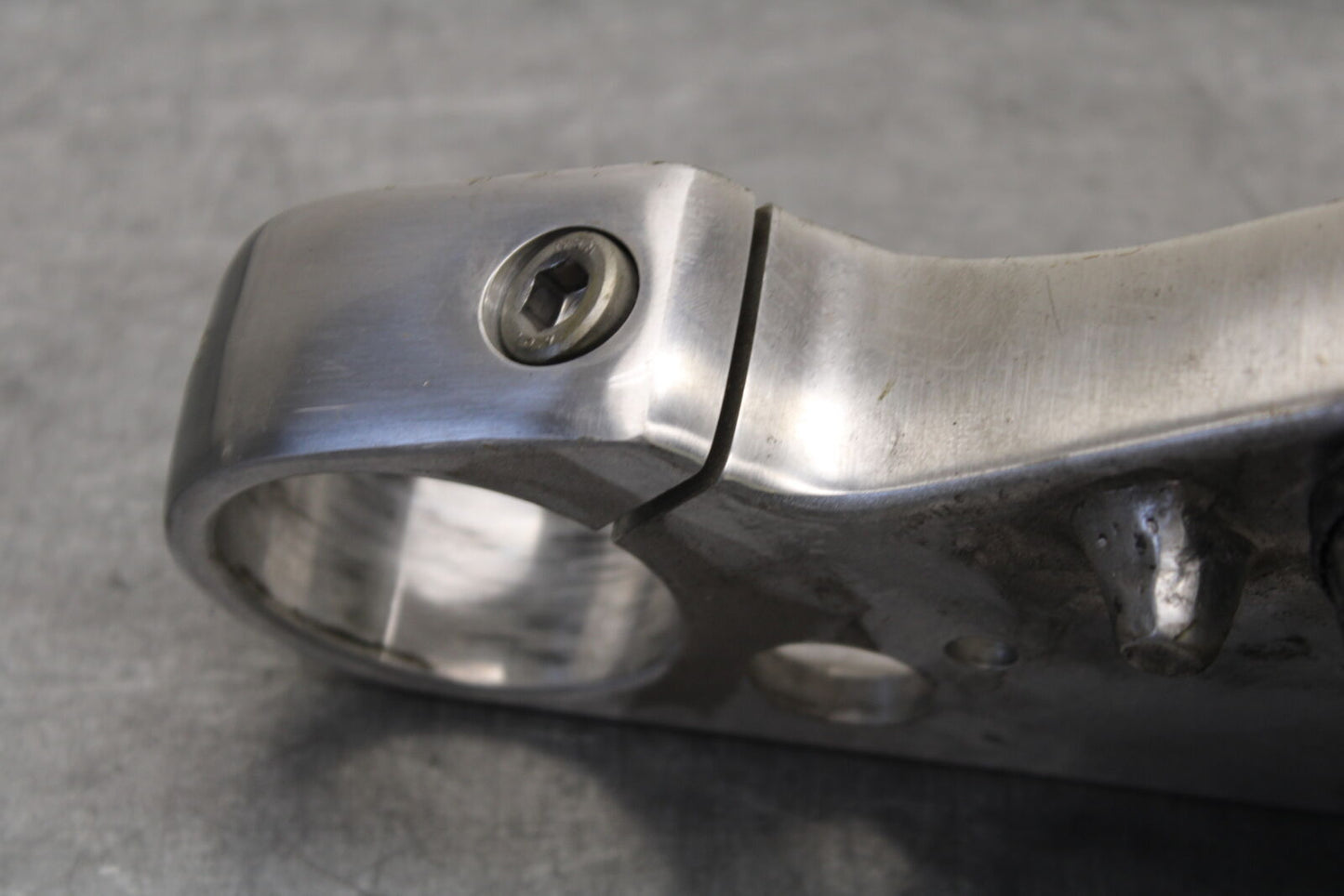 05-06 SUZUKI BOULEVARD M50 FRONT FORKS CLAMP LOWER TRIPLE TREE STEM BB671