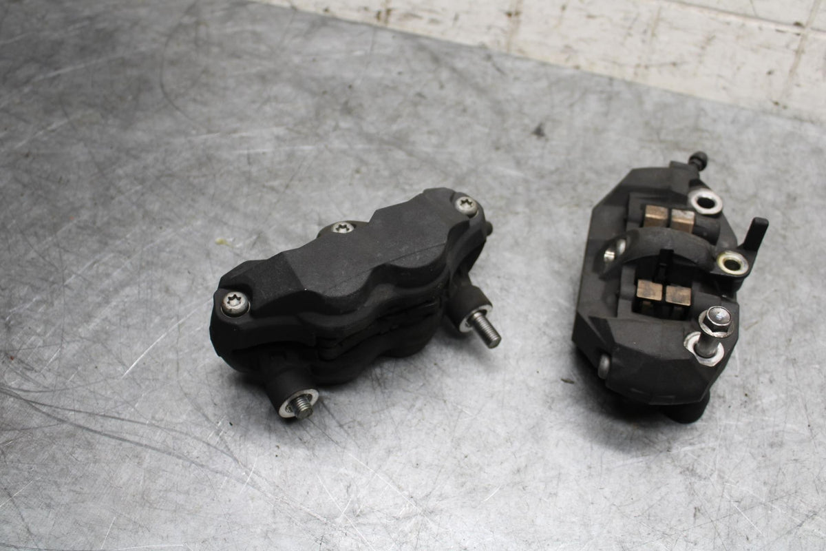 06-07 SUZUKI GSXR600 RIGHT LEFT FRONT BRAKE CALIPER SET PAIR CALIPERS BB543