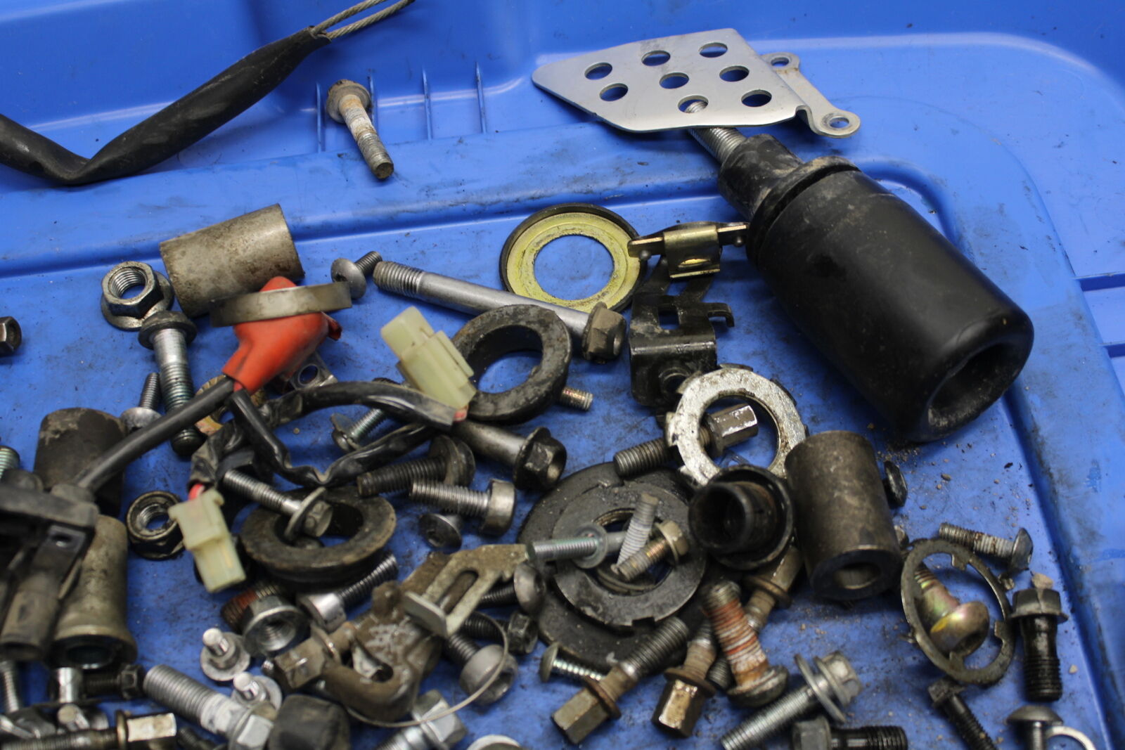 05-06 HONDA CBR600RR MOUNTING BOLTS HARDWARE MOTOR SCREWS BB739