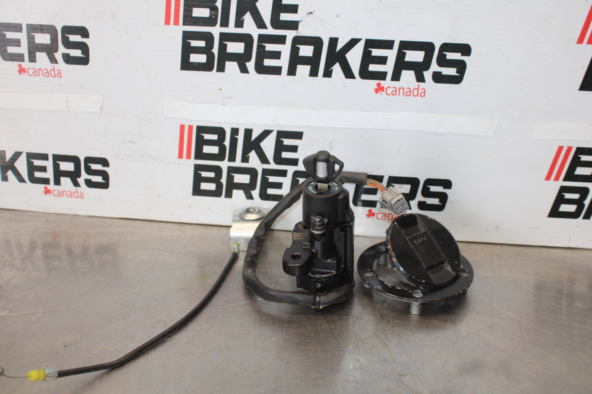 15-21 SUZUKI GSXR600 IGNITION LOCK KEY SET W/ GAS CAP AND SEAT LOCK BB418