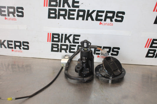 15-21 SUZUKI GSXR600 IGNITION LOCK KEY SET W/ GAS CAP AND SEAT LOCK BB418