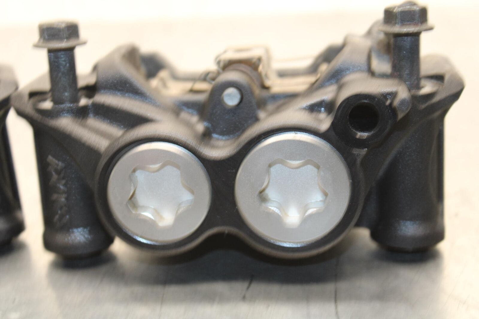 20-21 YAMAHA XSR900 RIGHT LEFT FRONT BRAKE CALIPER SET PAIR CALIPERS BB599