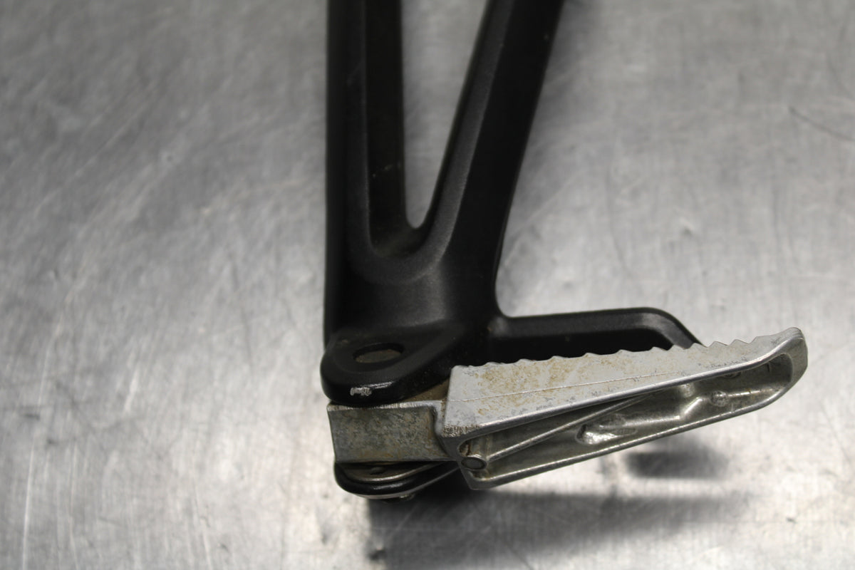 09 SUZUKI GSXR600 REAR BACK PASSENGER PEG SET PAIR BB759