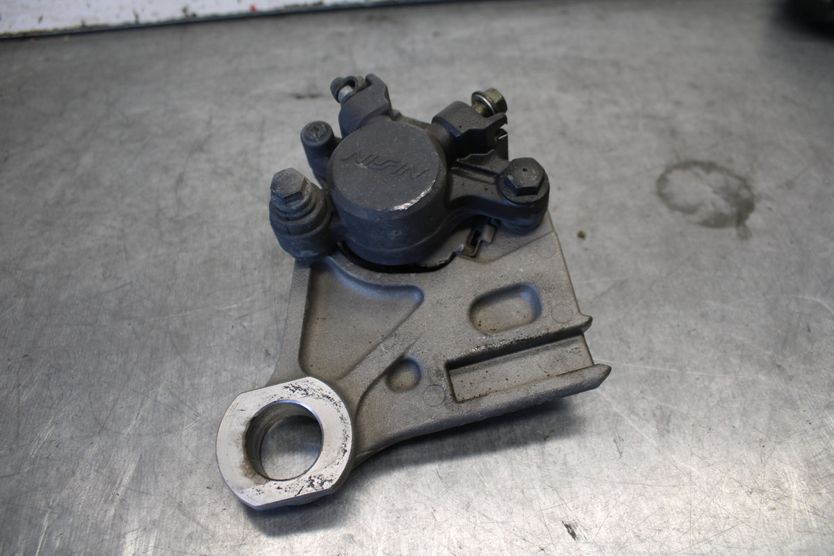 07-09 YAMAHA FZ6 REAR BACK BRAKE CALIPER W MOUNT BRACKET BB713