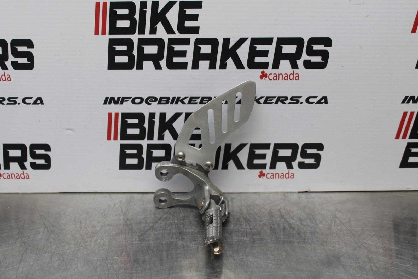 11-22 SUZUKI GSXR 600  LEFT REARSET REAR SET DRIVER FOOT PEG REST STOP BB193