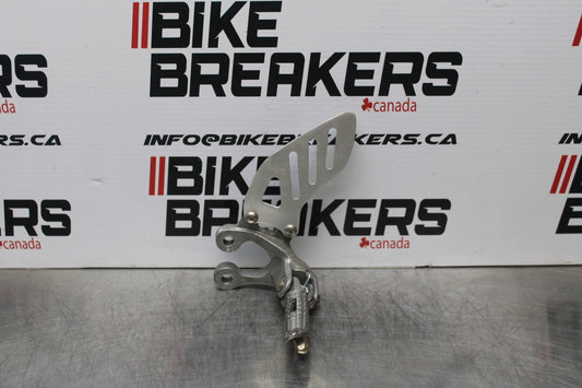 11-22 SUZUKI GSXR 600  LEFT REARSET REAR SET DRIVER FOOT PEG REST STOP BB193