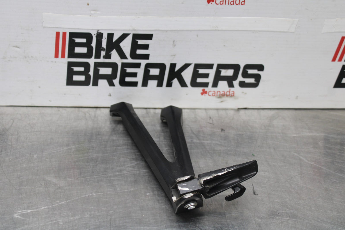 15-26 SUZUKI GSXR600 LEFT REAR BACK PASSENGER PEG BB888
