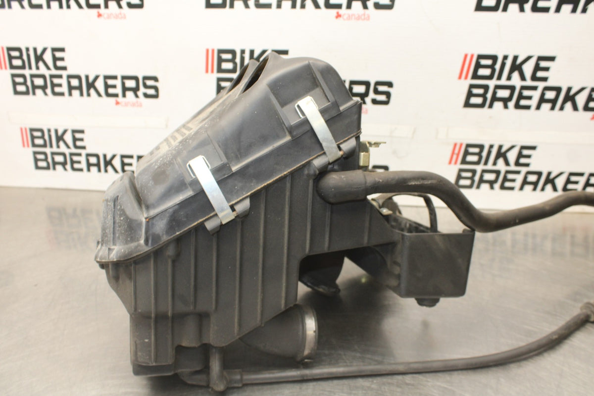 05 DUCATI SUPERSPORT 800 AIRBOX AIR INTAKE FILTER BOX BB913