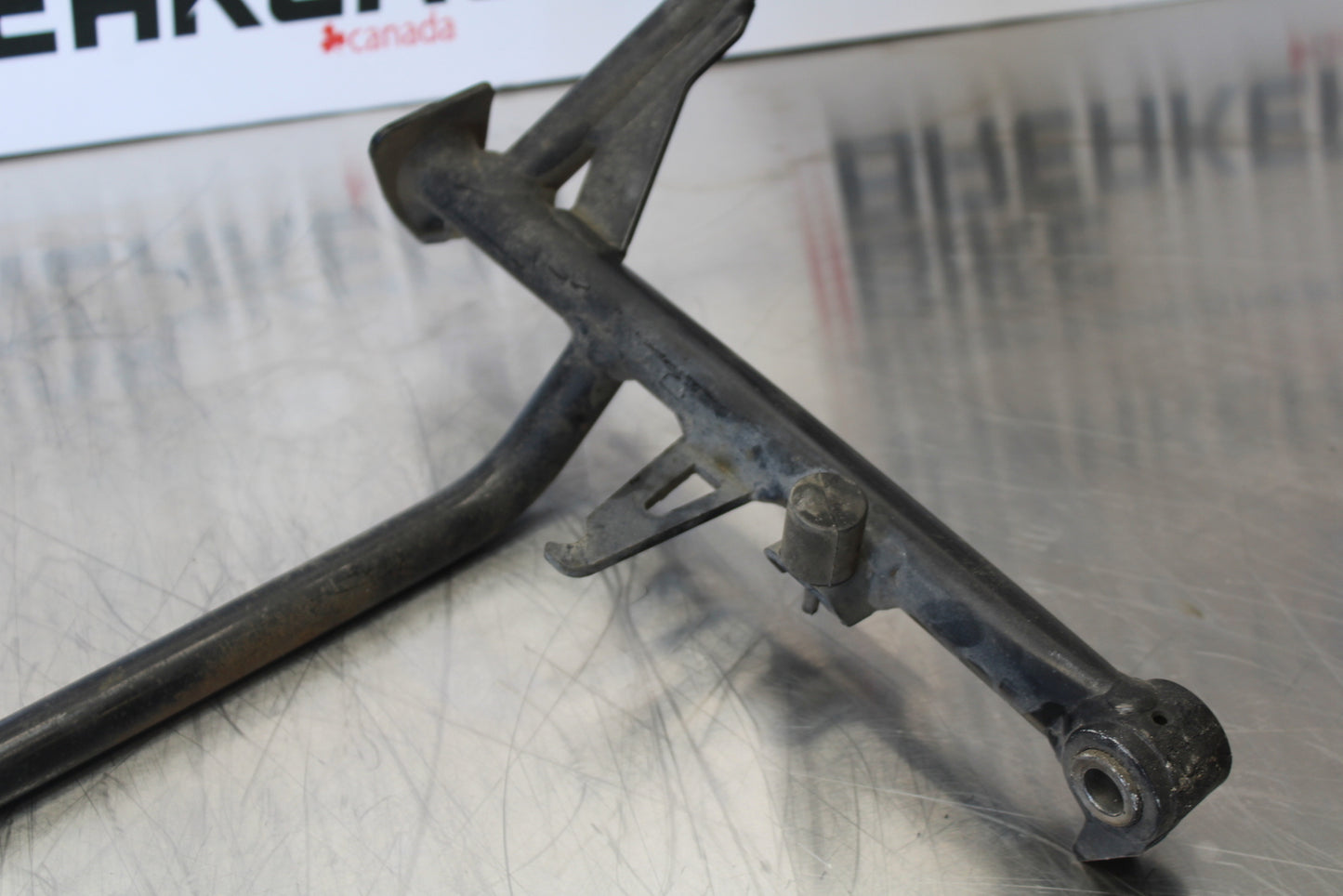 06-12 BMW F800ST CENTER MAIN STAND BB144