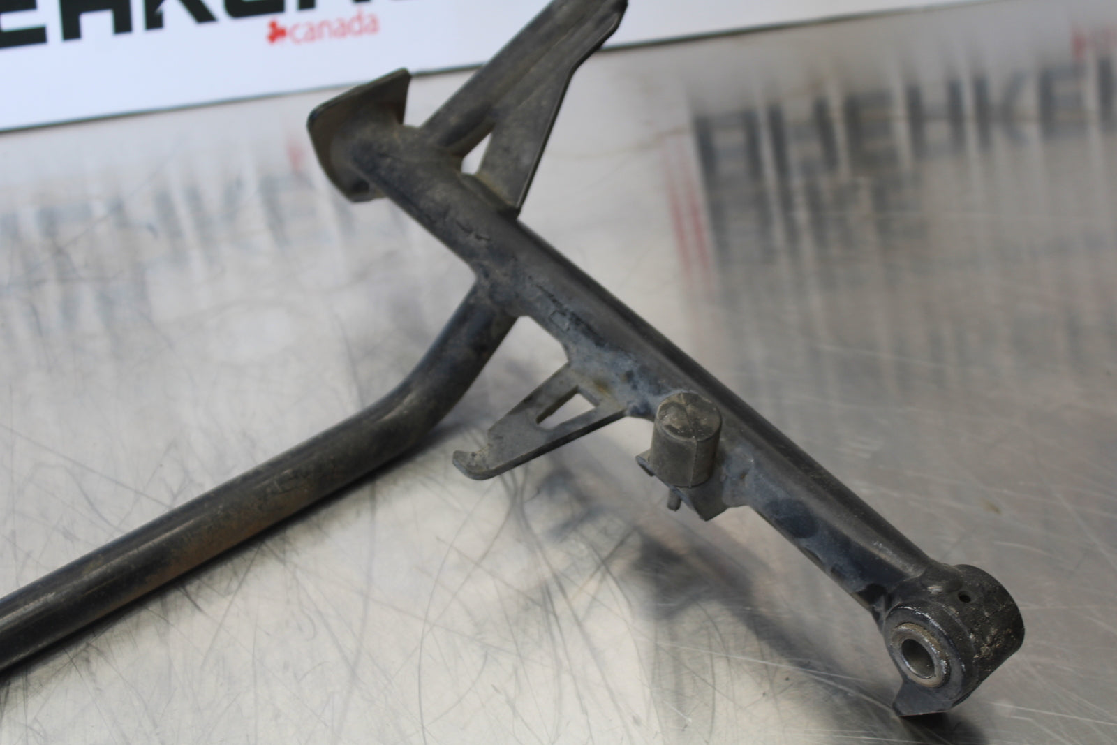 06-12 BMW F800ST CENTER MAIN STAND BB144