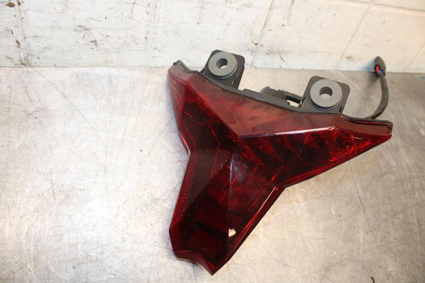 19-20 KAWASAKI NINJA ZX6R REAR TAIL TAILLIGHT BACK BRAKE LIGHT BB517
