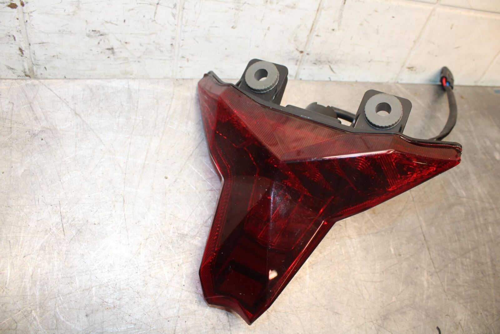 19-20 KAWASAKI NINJA ZX6R REAR TAIL TAILLIGHT BACK BRAKE LIGHT BB517