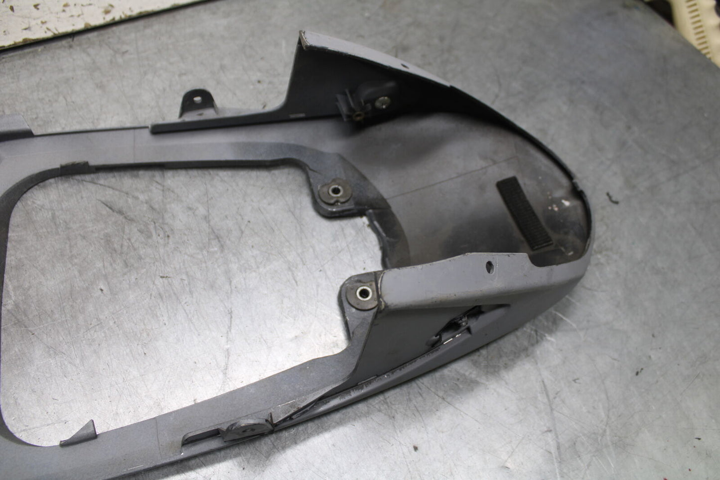 08-10 SUZUKI GSXR 600  CENTER REAR BACK TAIL FAIRING COWL BB101