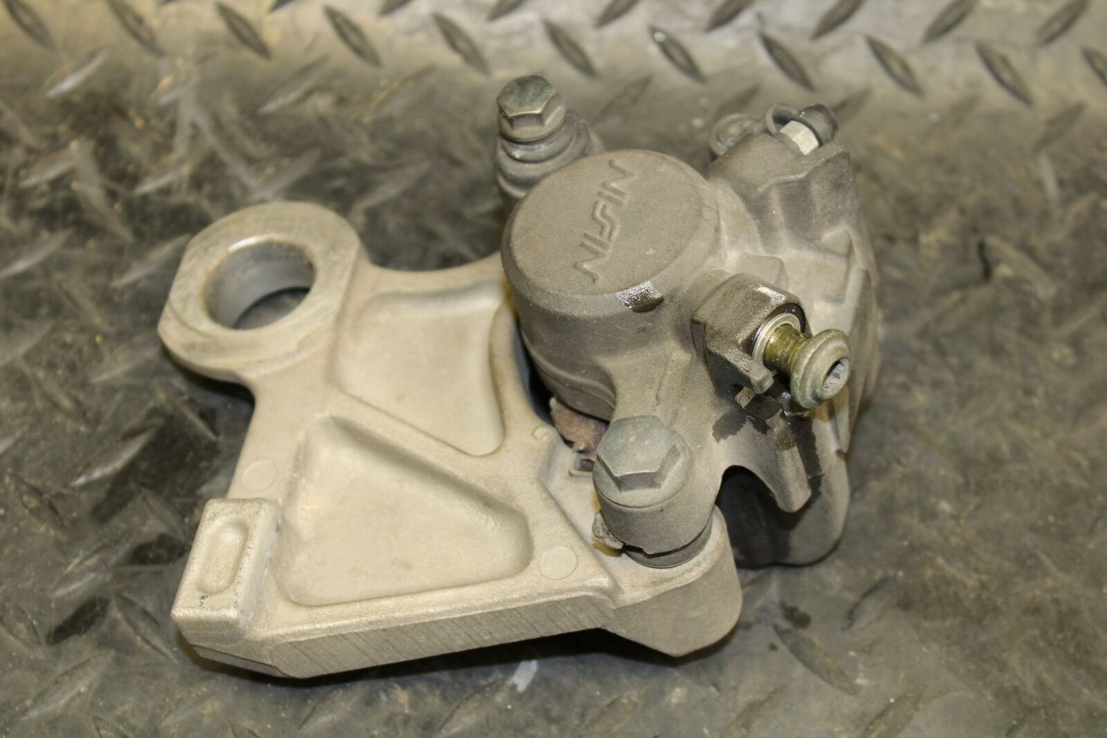 08-16 YAMAHA YZF R6 R6R 2C0 REAR BACK BRAKE CALIPER W MOUNT BRACKET BB178