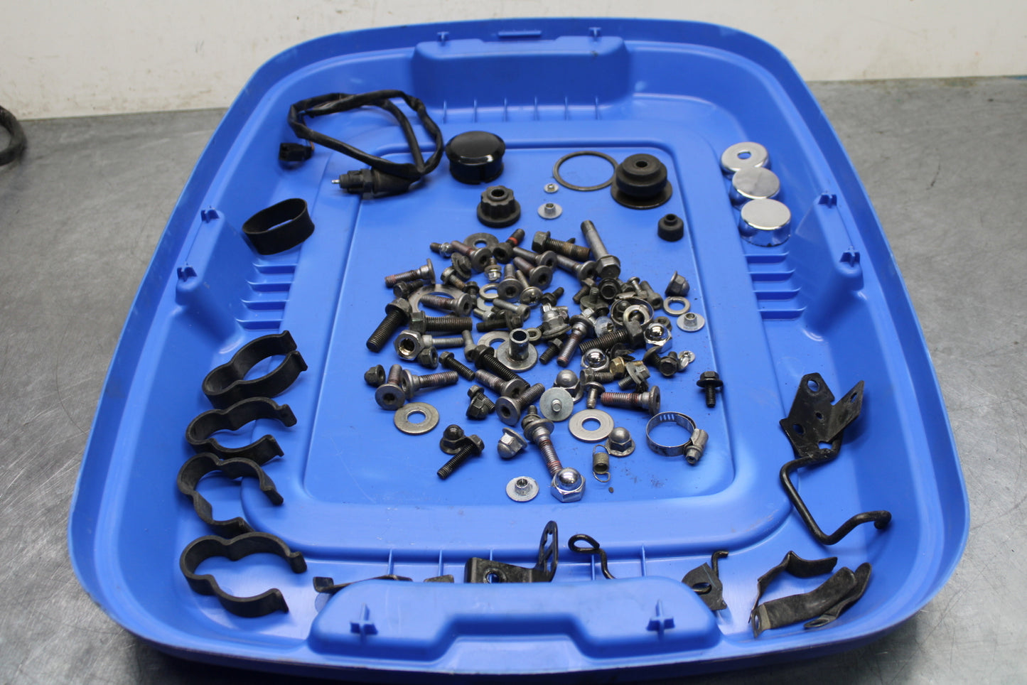 05-08 KAWASAKI VULCAN 1500 VN1500N CLASSIC MOUNTING BOLTS HARDWARE MOTOR BB133