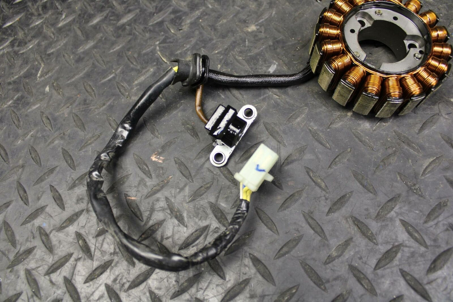 08 HONDA CBR125R STATOR GENERATOR ALTERNATOR MAGNETO bb180