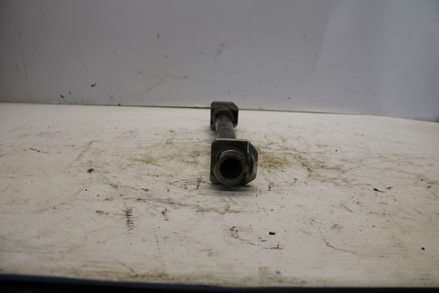 06-07 SUZUKI GSXR600 REAR AXLE BACK WHEEL RIM PIVOT BOLT AXEL 64711-49G10 BB275