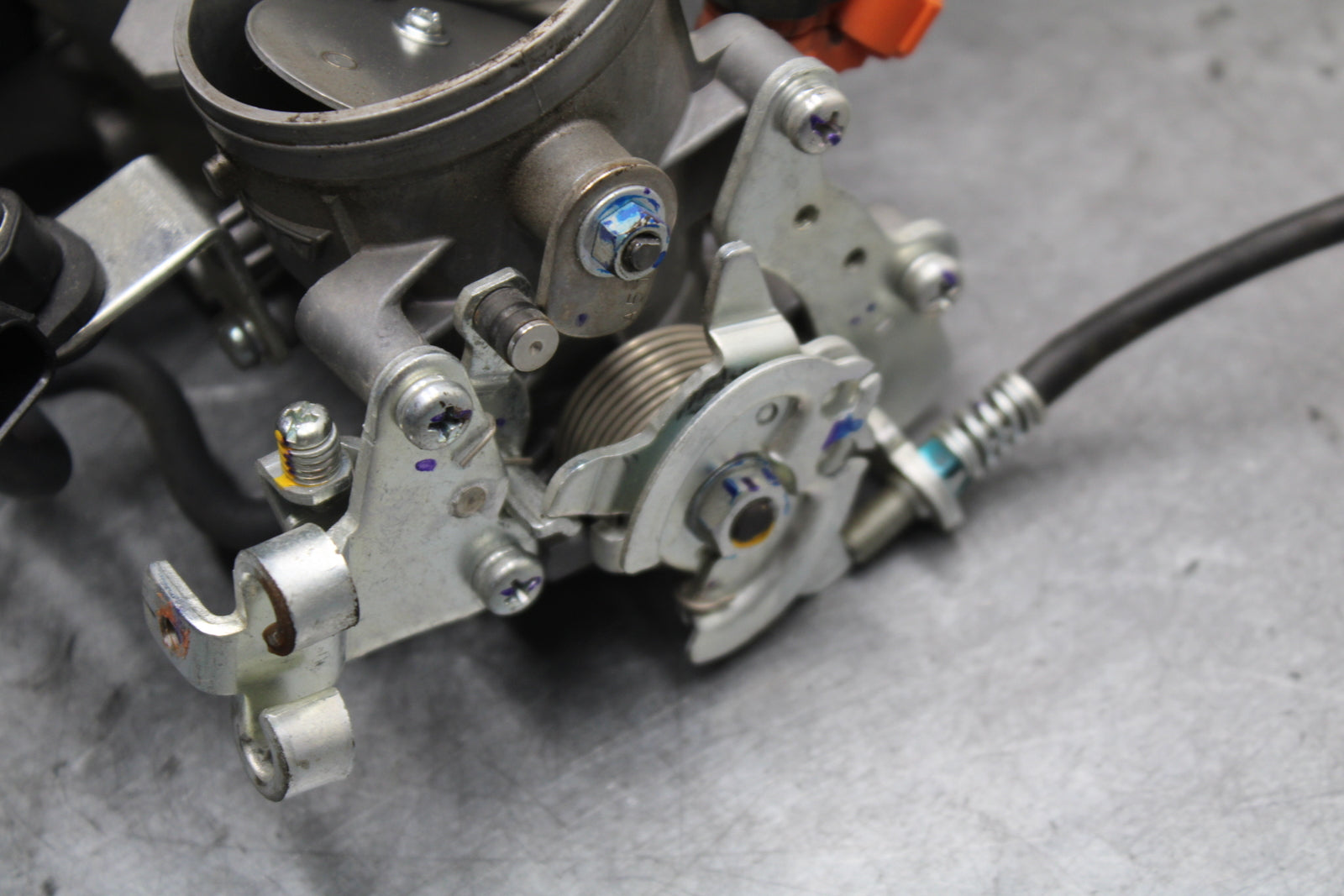 13-18 KAWASAKI NINJA ZX6R MAIN FUEL INJECTORS / THROTTLE BODIES 16163-0772 BB666