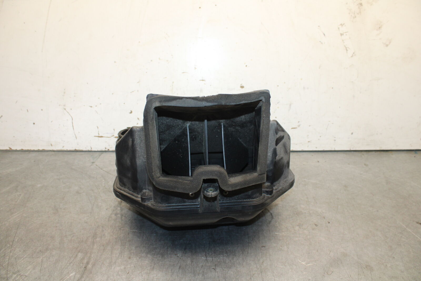 03-04 KAWASAKI NINJA ZX6RR AIRBOX AIR INTAKE FILTER BOX BB684