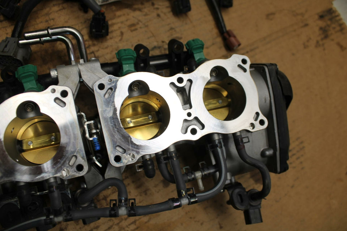 20-22 KAWASAKI Z H2 MAIN FUEL INJECTORS / THROTTLE BODIES BB382
