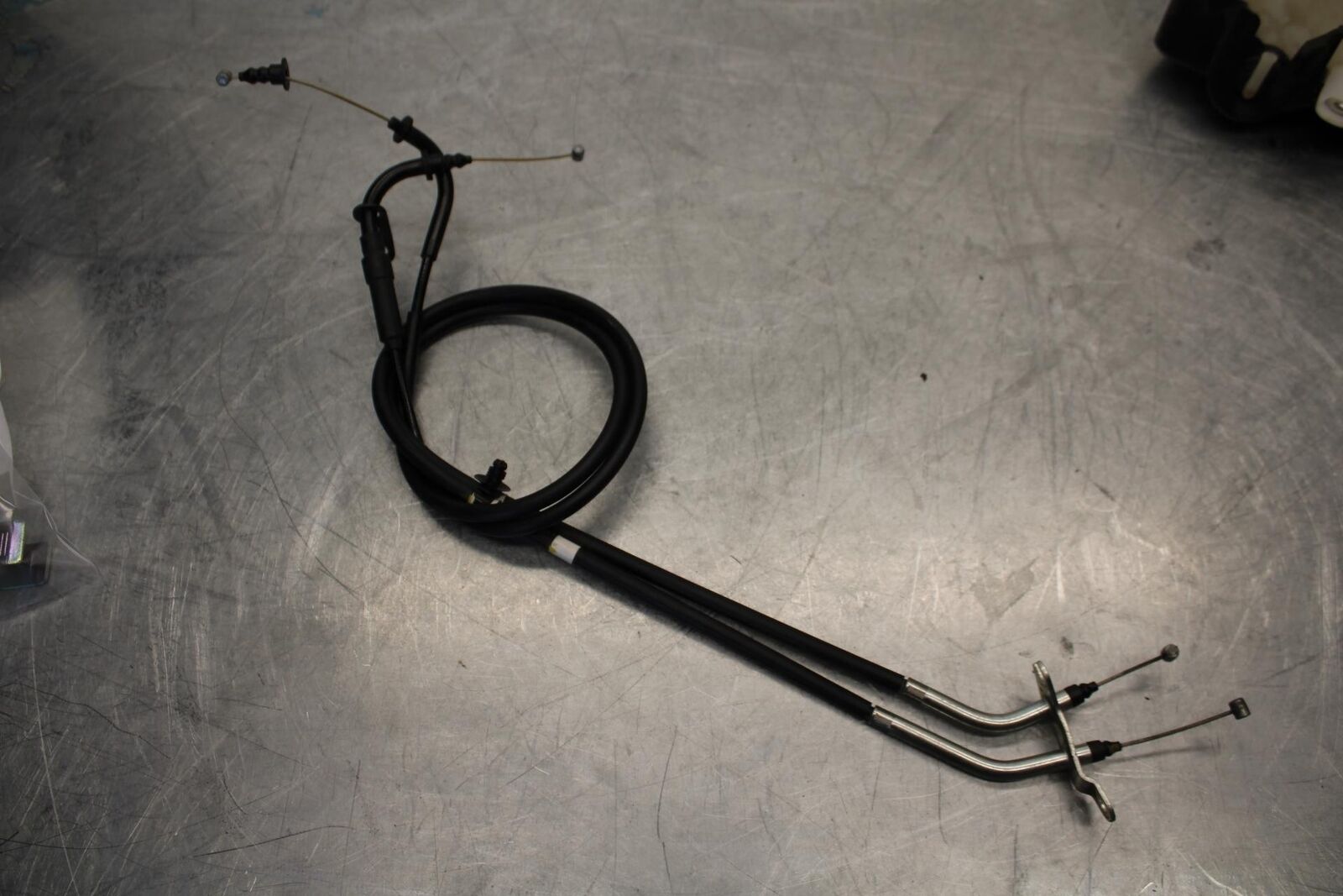 17-18 YAMAHA YZF R3 THROTTLE CABLES LINES  BB438