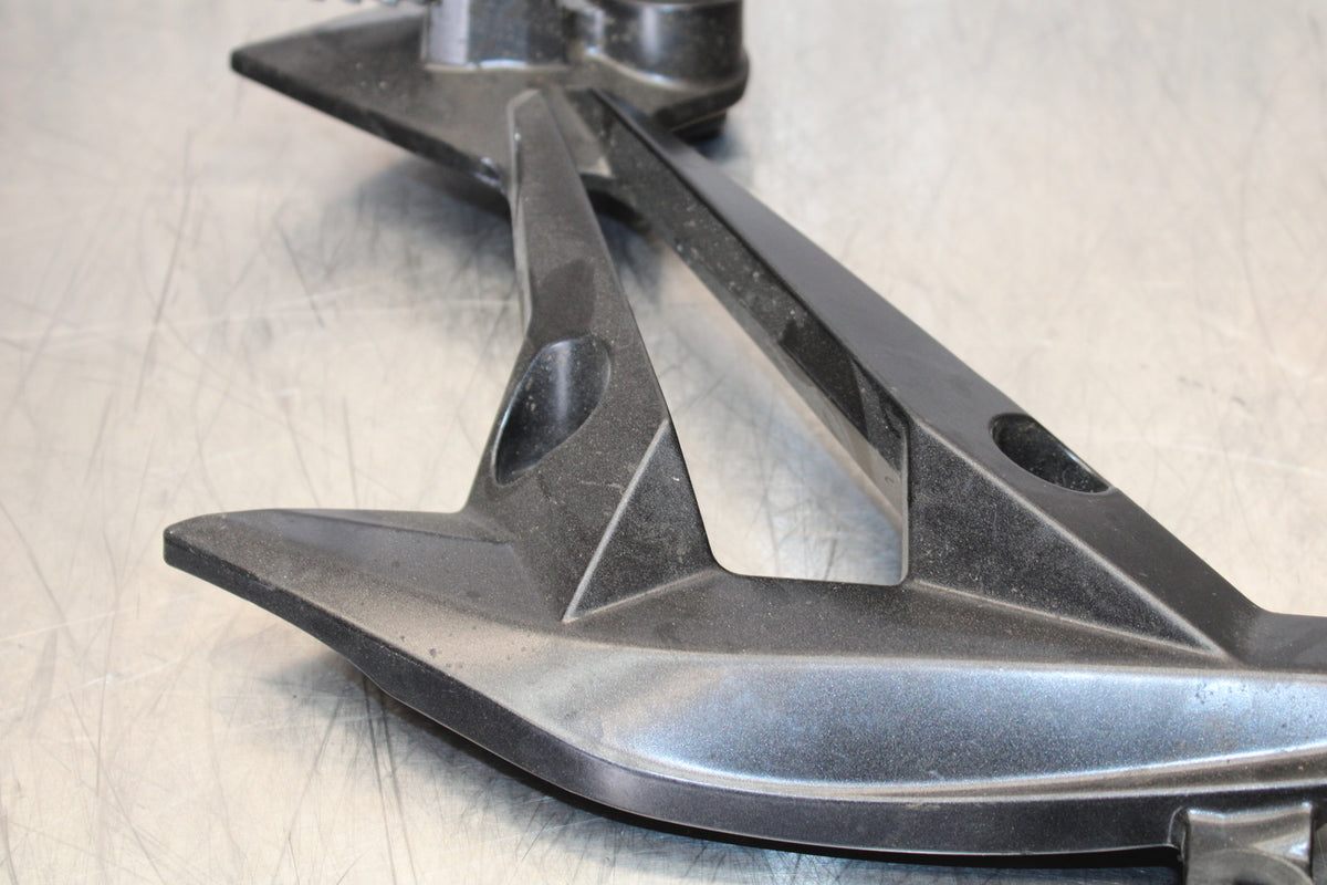 07 KAWASAKI Z1000 REAR BACK PASSENGER PEG SET PAIR BB148