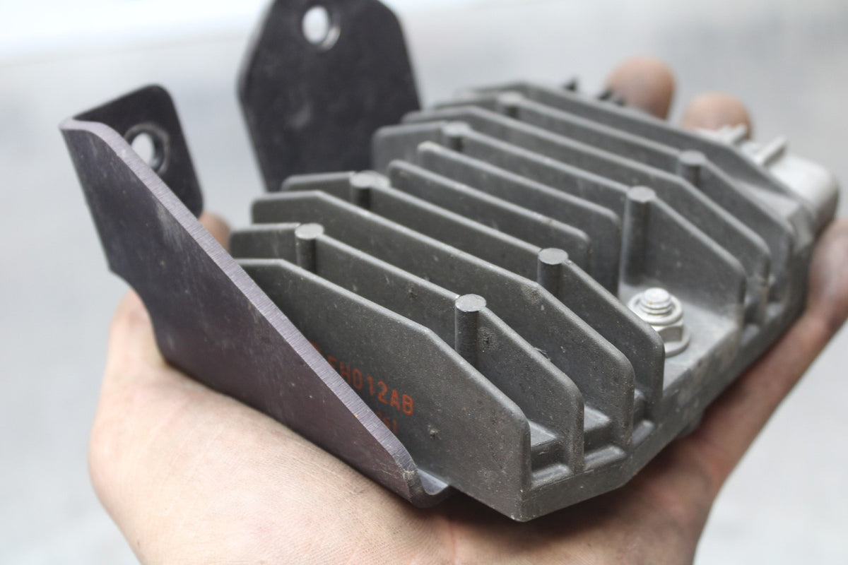 12 TRIUMPH STREET TRIPLE R RECTIFIER VOLTAGE REGULATOR BB914