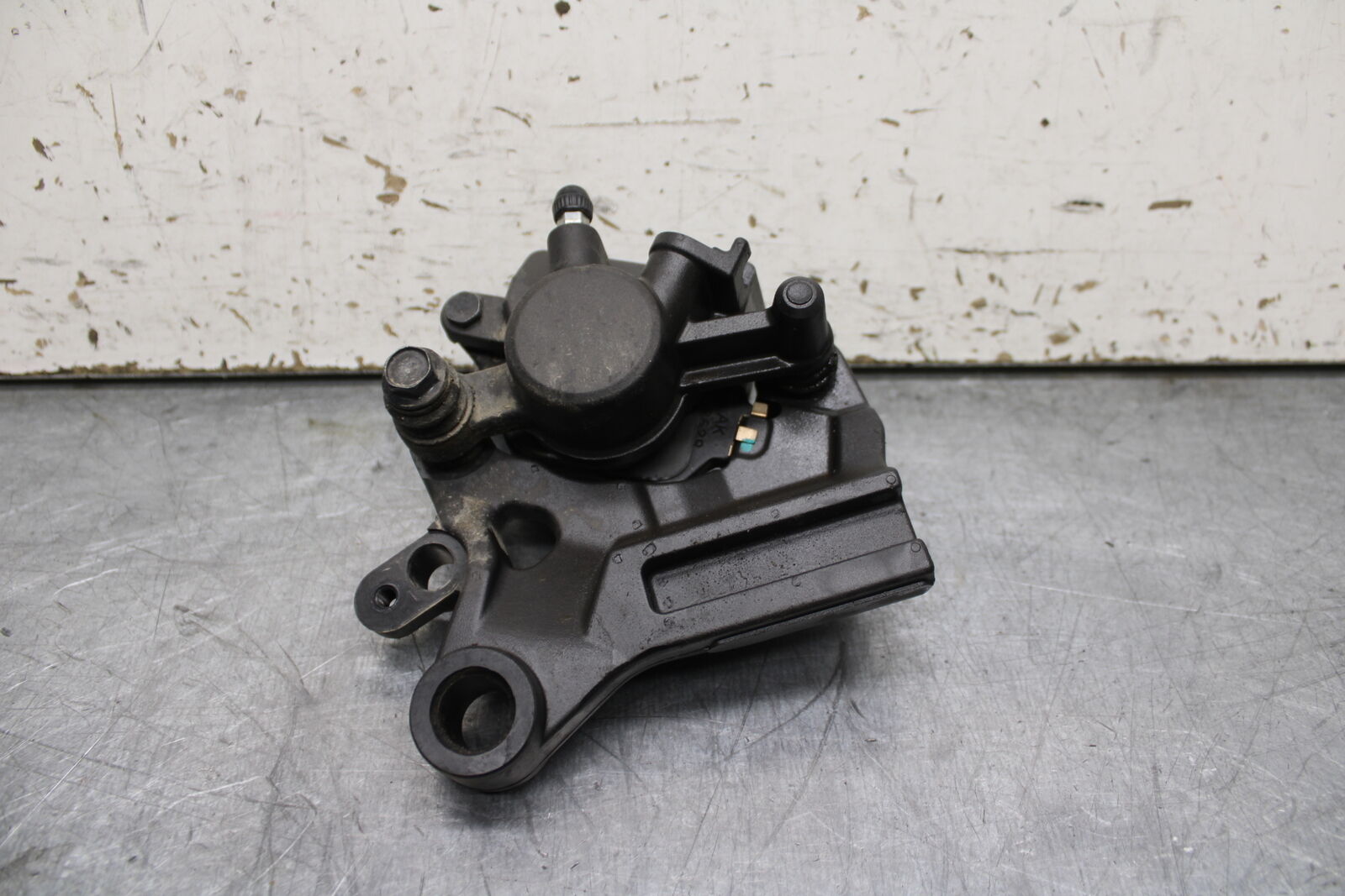 19-24 YAMAHA R3 REAR BACK BRAKE CALIPER W MOUNT BRACKET BB736