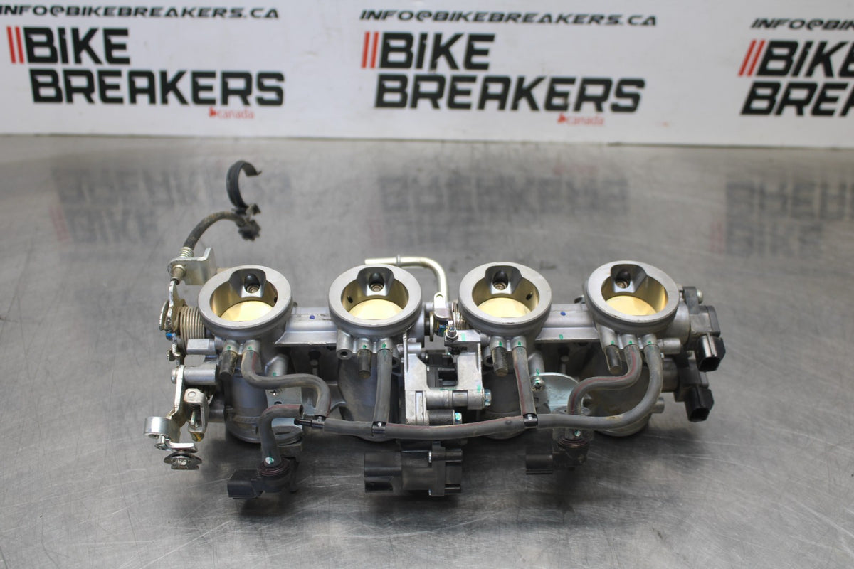 24-25 KAWASAKI NINJA ZX6R MAIN FUEL INJECTORS / THROTTLE BODIES BB785
