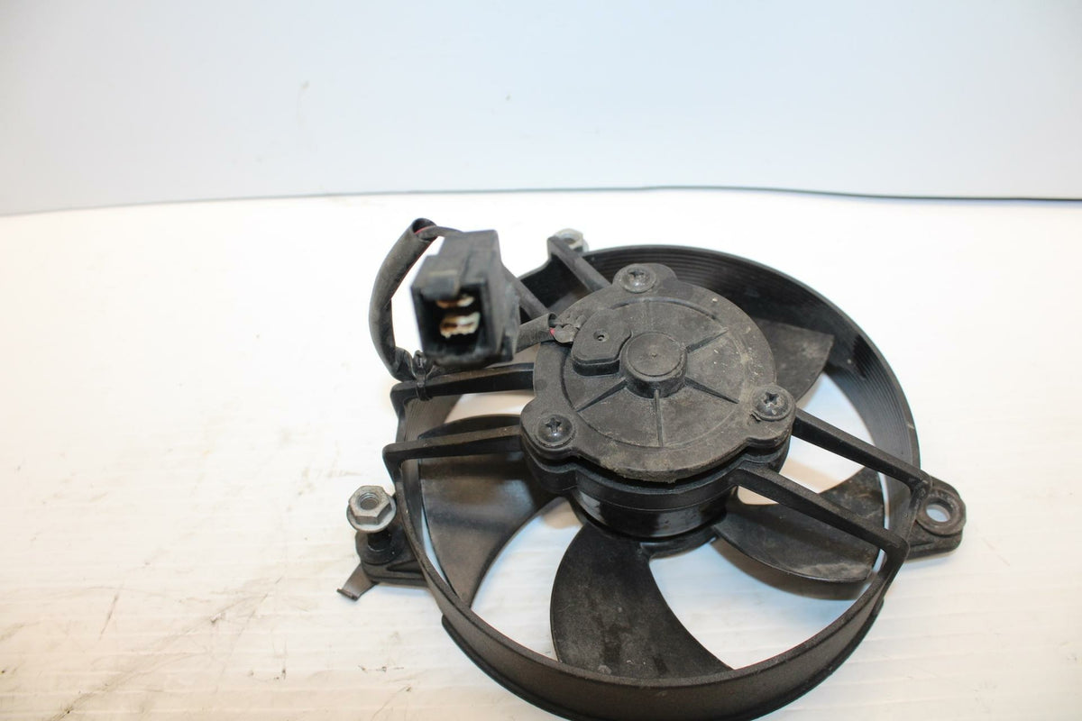 18-20 HUSQVARNA VITPILEN 401 ENGINE RADIATOR COOLING FAN BB248