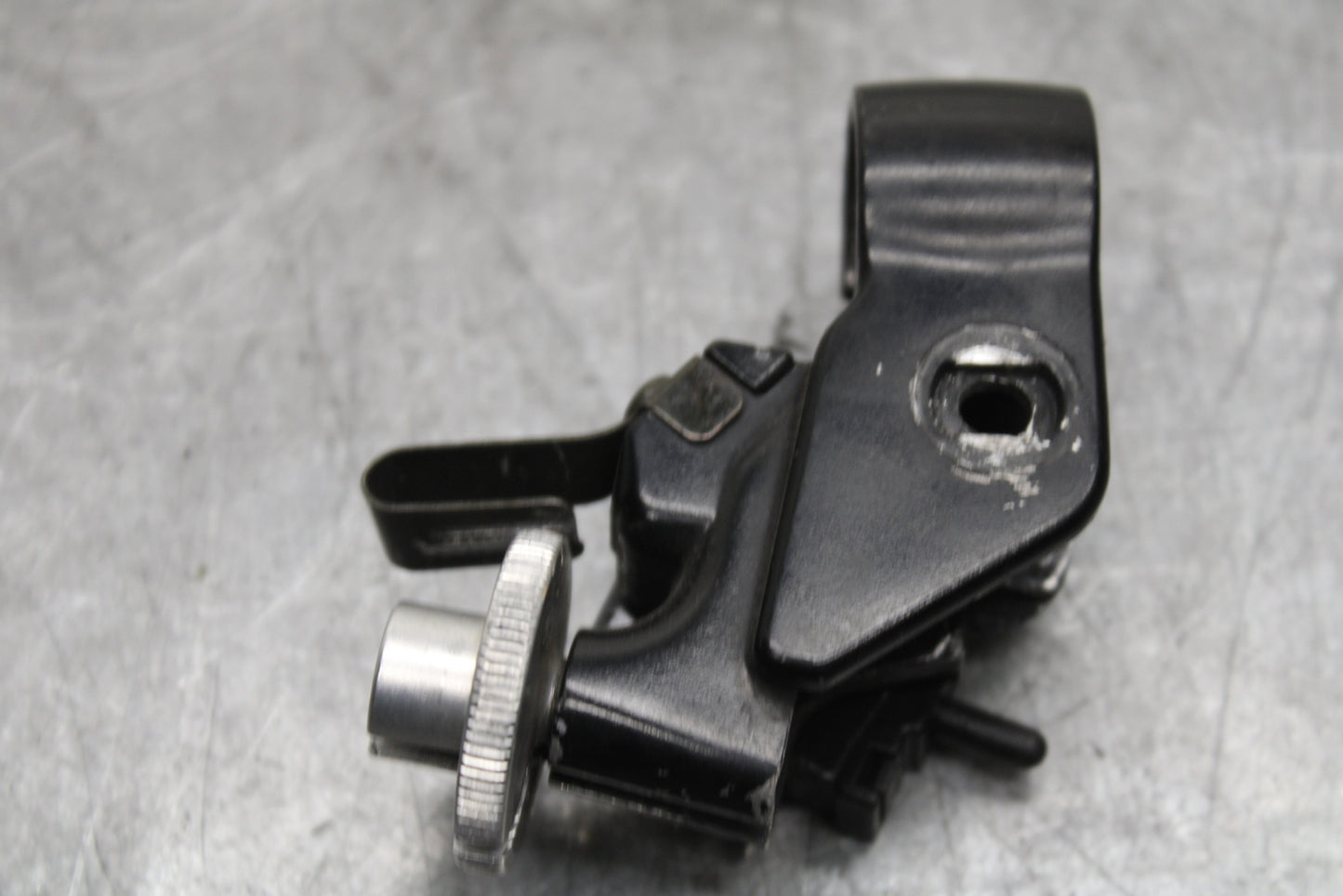 06 YAMAHA YZF R6 CLUTCH LEVER PERCH MOUNT BRACKET BB716