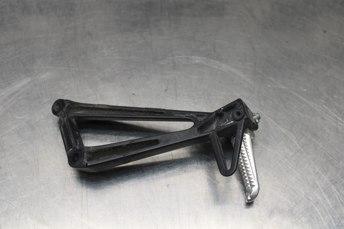 17-18 YAMAHA YZF R3 LEFT REAR BACK PASSENGER PEG BB788