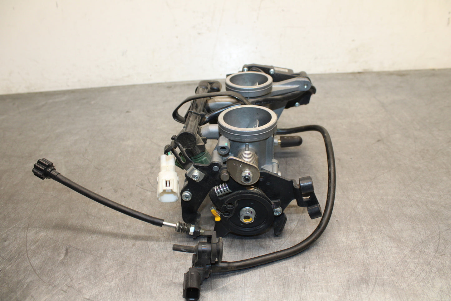 12-17 KAWASAKI NINJA 650 MAIN FUEL INJECTORS / THROTTLE BODIES BB129