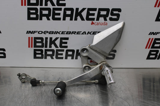 03 SUZUKI SV650S LEFT REARSET REAR SET DRIVER FOOT PEG REST STOP BB167