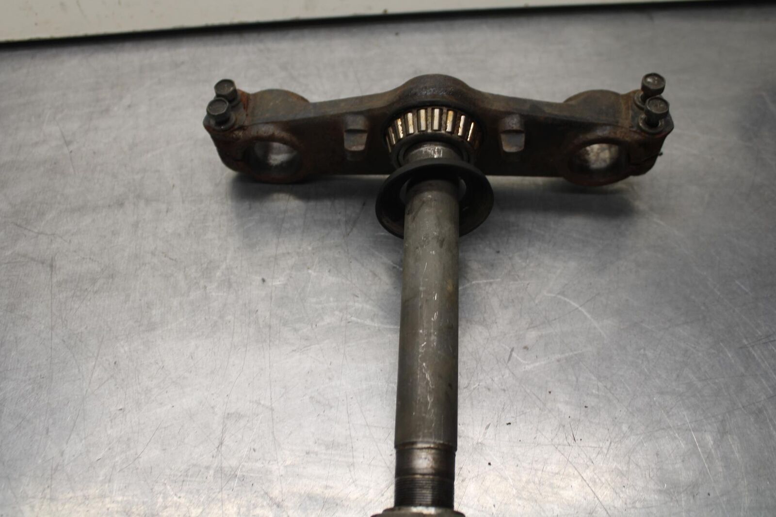 80-83 SUZUKI GS750E FRONT FORKS CLAMP LOWER TRIPLE TREE STEM BB82
