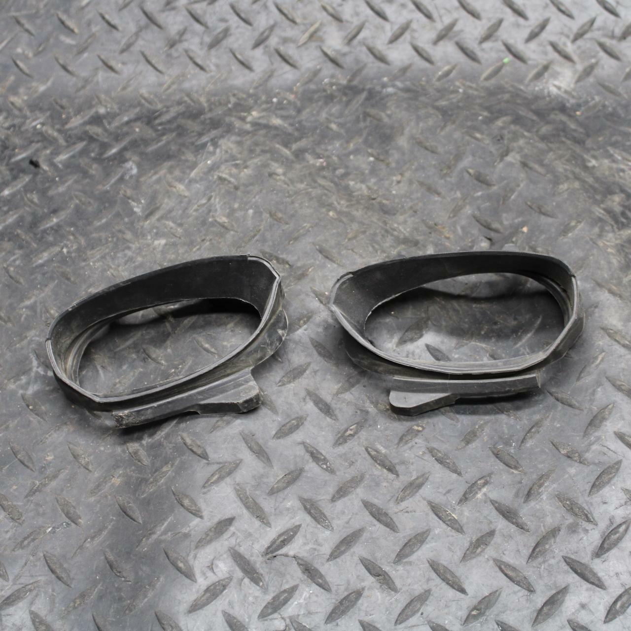04-05 YAMAHA YZF R1 AIR INTAKE RUBBER GROMMET SCOOPS BB225