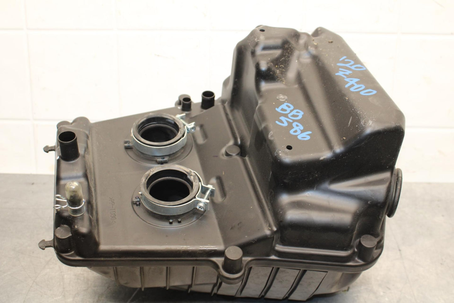 19-22 KAWASAKI Z400 AIRBOX AIR INTAKE FILTER BOX BB586