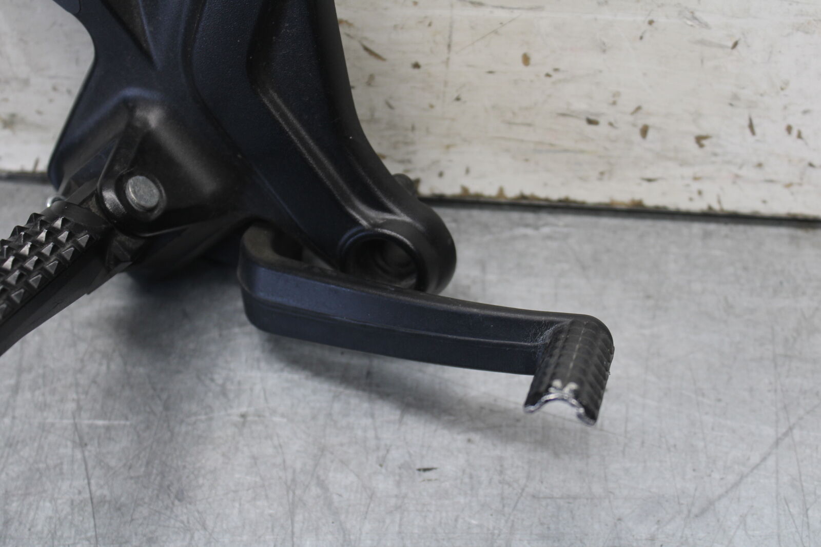 17-24 SUZUKI SV650 RIGHT REARSET REAR SET DRIVER FOOT PEG REST STOP BB706