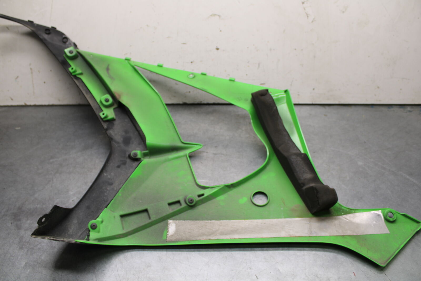 16 KAWASAKI NINJA ZX10R RIGHT LOWER MID SIDE FAIRING COWL  55028-0337-6Z  BB650