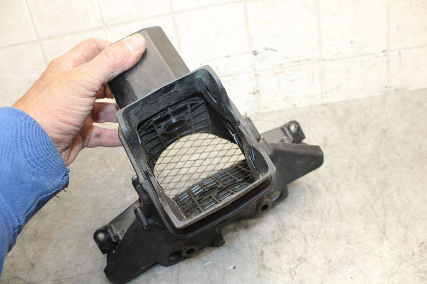 2009 Kawasaki Ninja ZX6R ZX600R UPPER FAIRING MIRROR GAUGES STAY BRACKET BB538