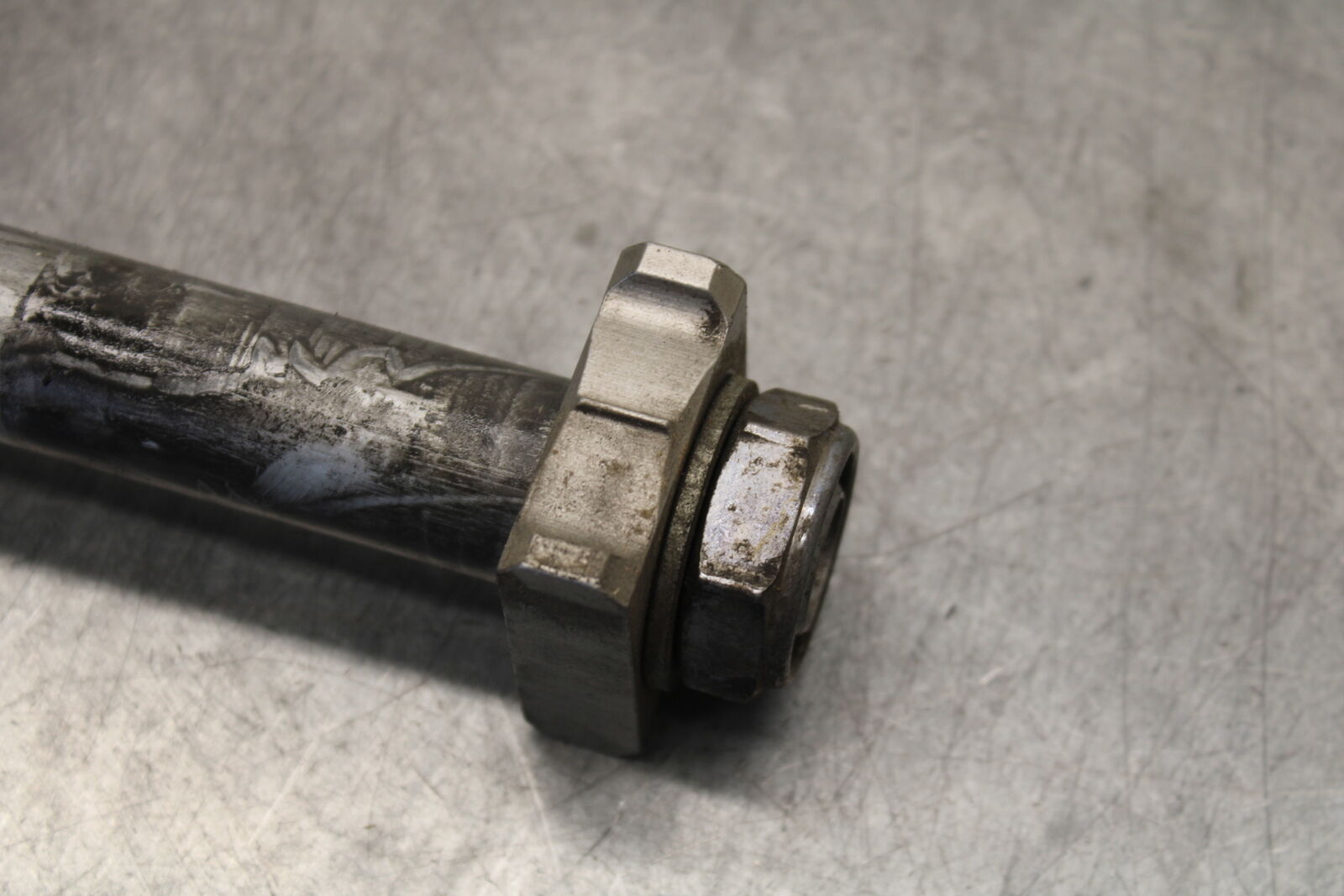 05-06 HONDA CBR600RR REAR AXLE BACK WHEEL BOLT AXEL 42301-MEE-D00  BB655