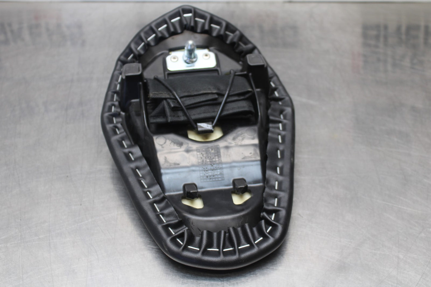 24-25 KAWASAKI NINJA ZX4R REAR PASSENGER TANDEM SEAT PAD SADDLE PILLION BB610