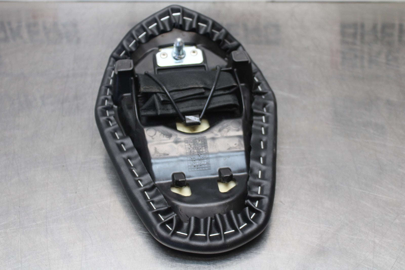 24-25 KAWASAKI NINJA ZX4R REAR PASSENGER TANDEM SEAT PAD SADDLE PILLION BB610