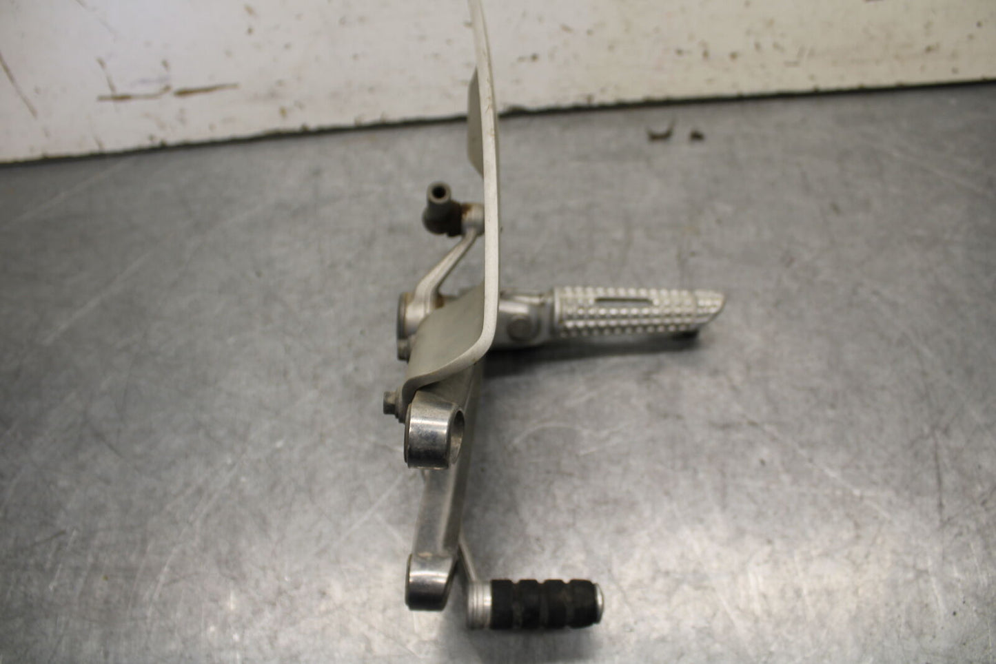 09-11 TRIUMPH DAYTONA 675 LEFT REARSET REAR SET FOOT PEG W SHIFTER BB652