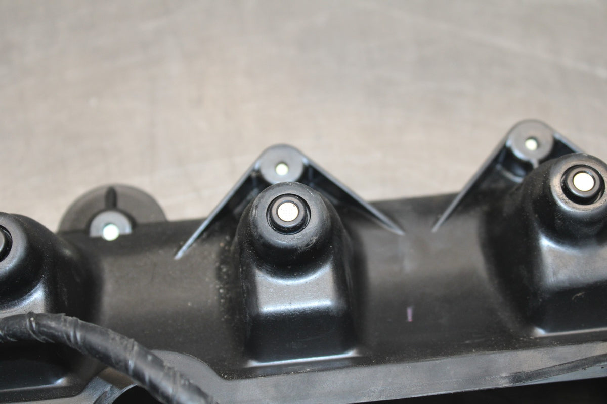 08-16 YAMAHA YZF R6 SECONDARY FUEL INJECTORS TOP AIRBOX GAS RAIL BB798