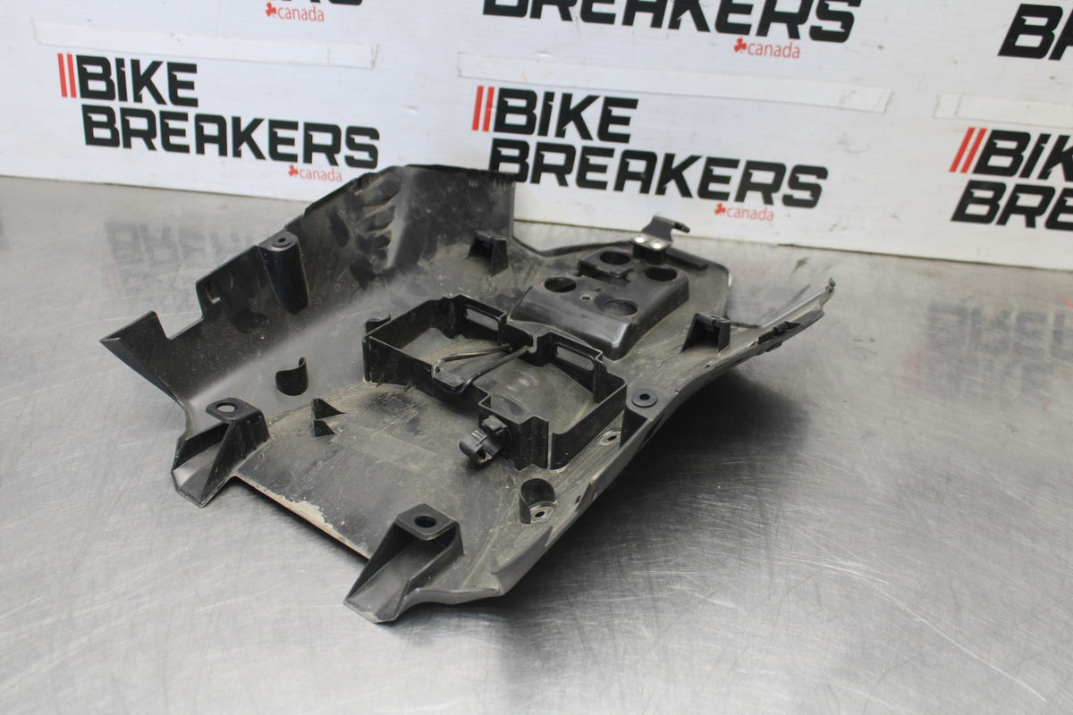 25 KAWASAKI Z900 REAR BACK TAIL UNDERTAIL FAIRING COWL FENDER BB928